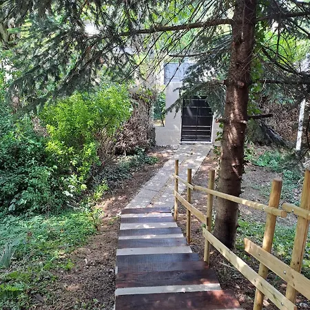 Сasa de vacaciones With Terrace In Lush Greenery